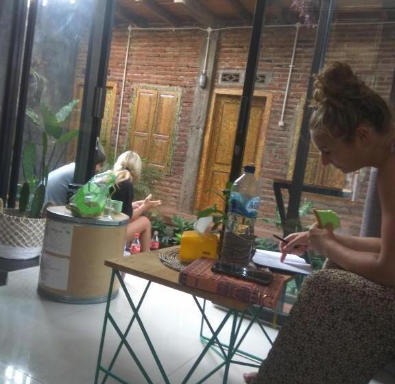 Пансион Happy House Bnb Bromo Backpacker