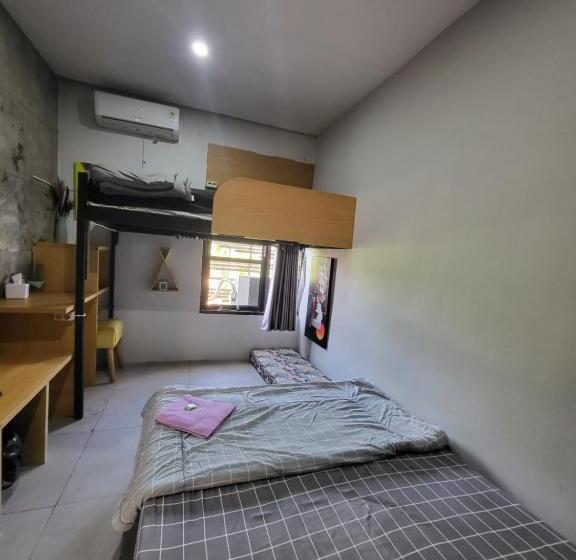 Пансион Happy House Bnb Bromo Backpacker