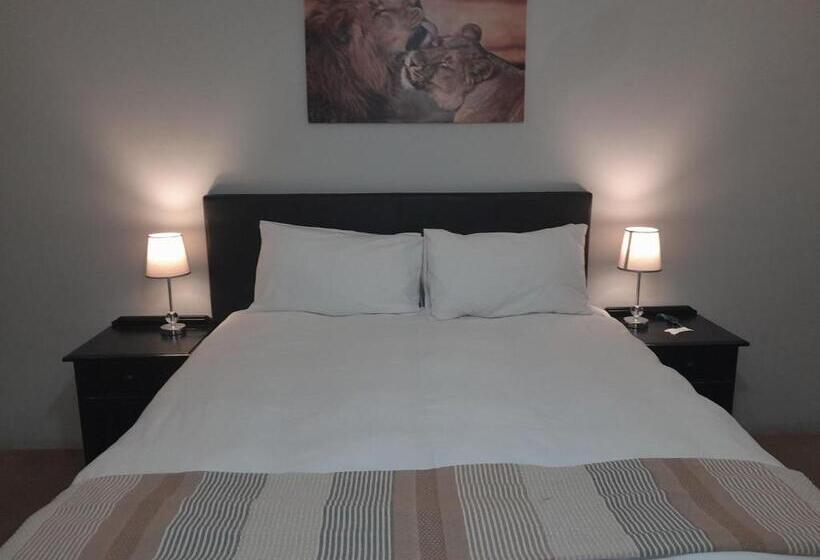 פנסיון Hluhluwe Gate Safari Camp