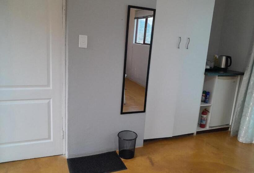 פנסיון Hluhluwe Gate Safari Camp