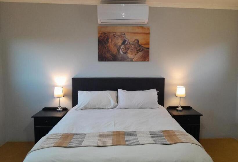 פנסיון Hluhluwe Gate Safari Camp