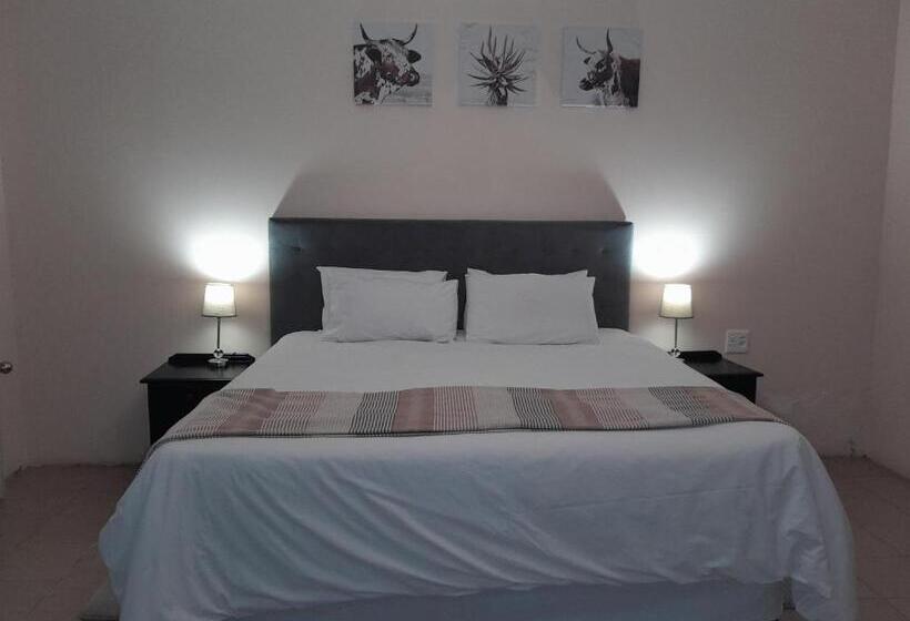 פנסיון Hluhluwe Gate Safari Camp