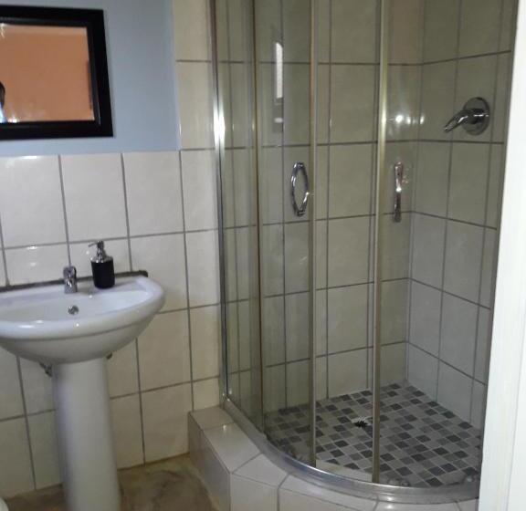 פנסיון Hluhluwe Gate Safari Camp