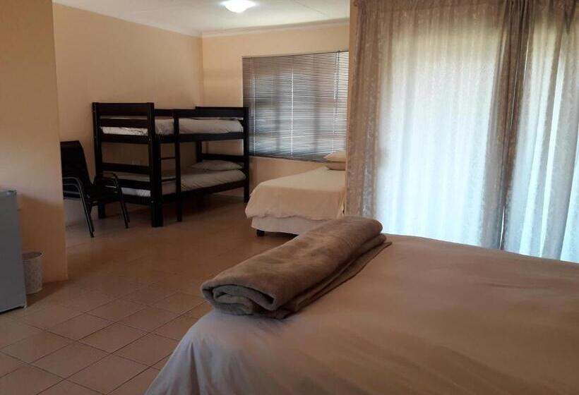 פנסיון Hluhluwe Gate Safari Camp