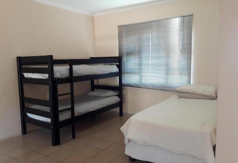 פנסיון Hluhluwe Gate Safari Camp