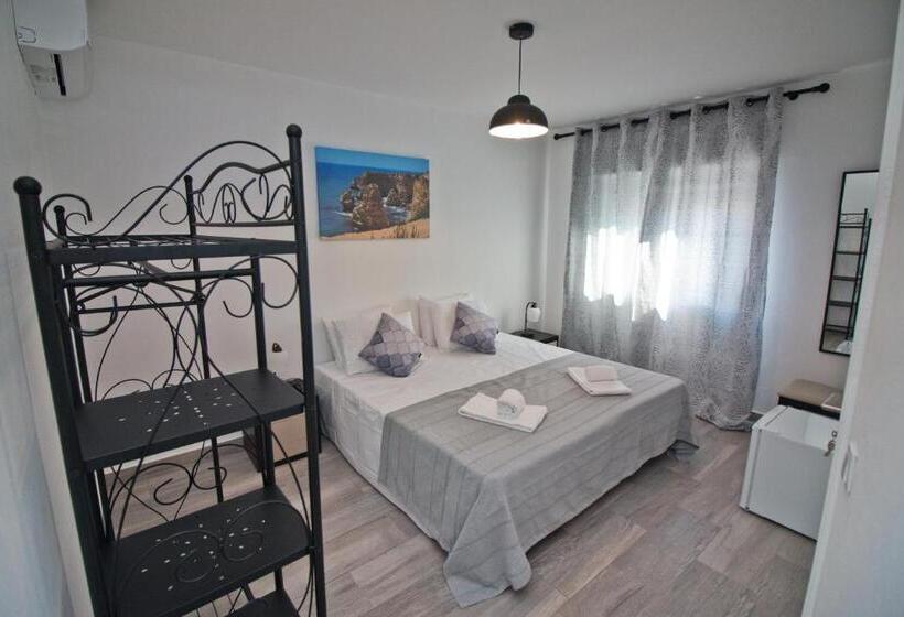 ペンション New Village Guest House