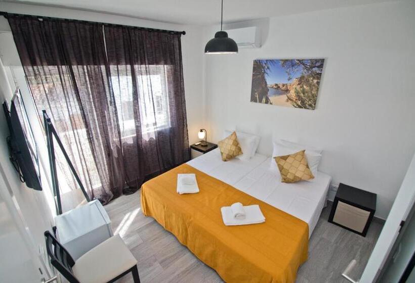 ペンション New Village Guest House