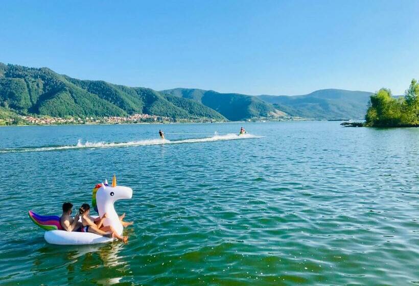 ペンション Noah River House