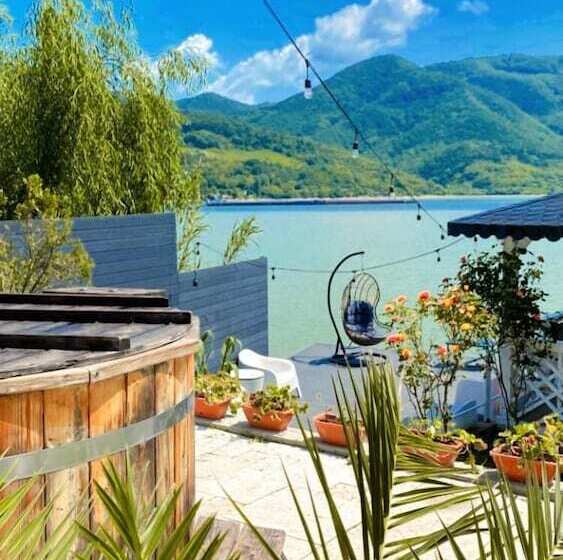 ペンション Noah River House