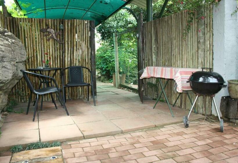 Пансион Panda S Guest Cottages