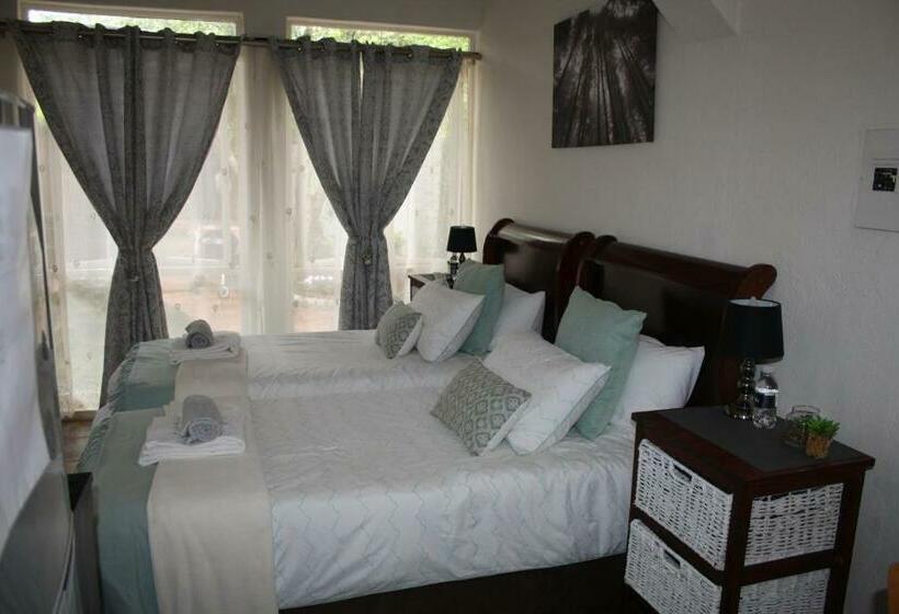 Пансион Panda S Guest Cottages