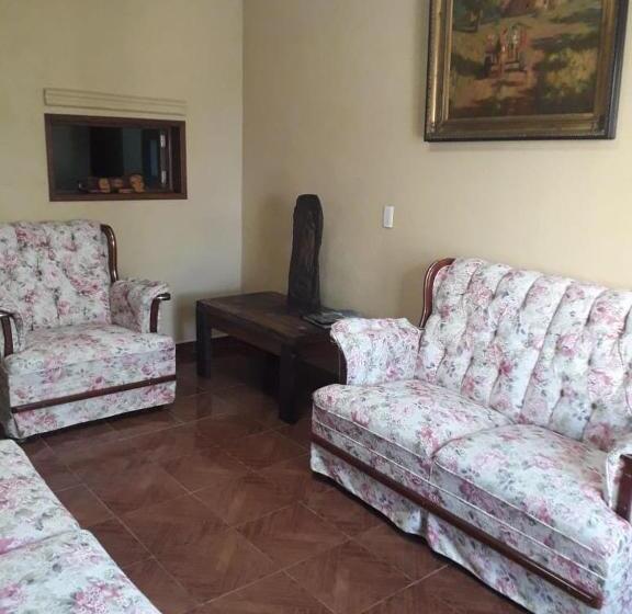 بنسيون Posada Las Reynas By Rotamundos