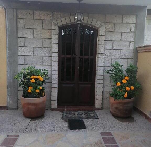 بنسيون Posada Las Reynas By Rotamundos