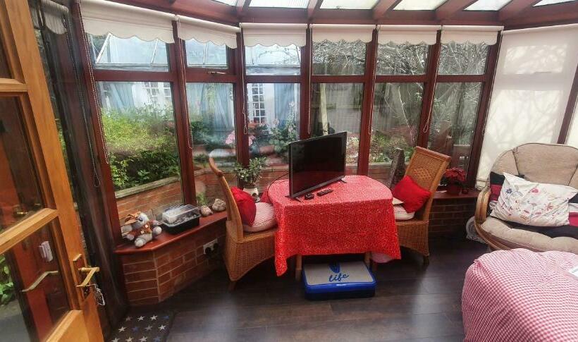 بنسيون Rosedale Cottage