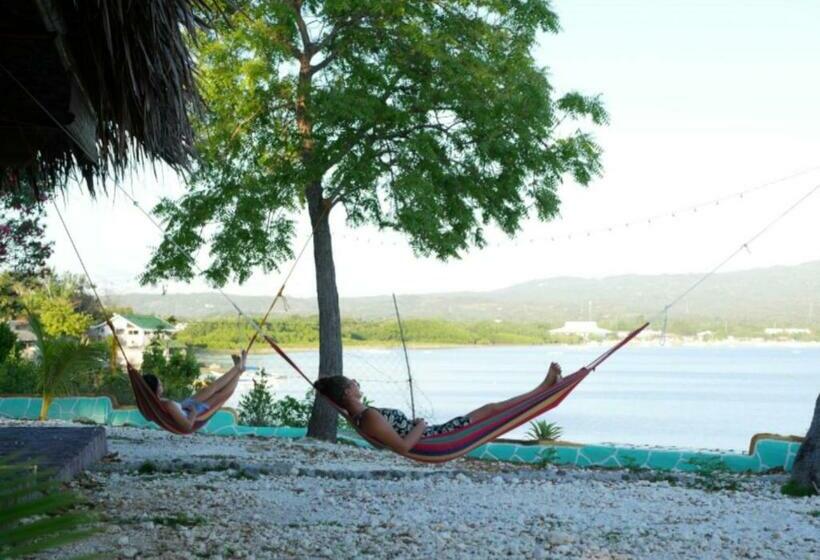 پانسیون Sambag Hideaway Bungalows