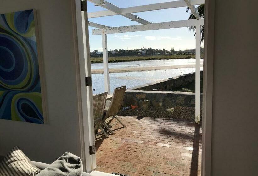 ペンション The Boat House