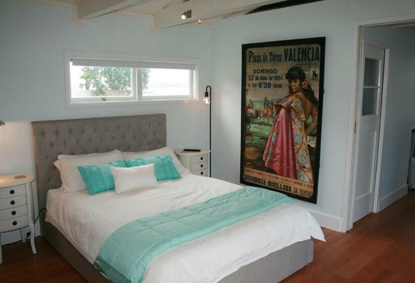 ペンション The Boat House