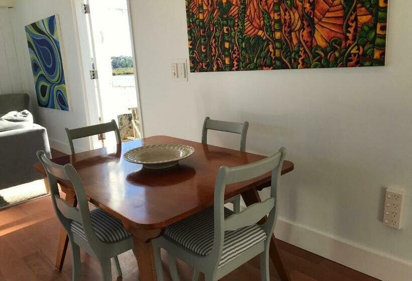 پانسیون The Boat House