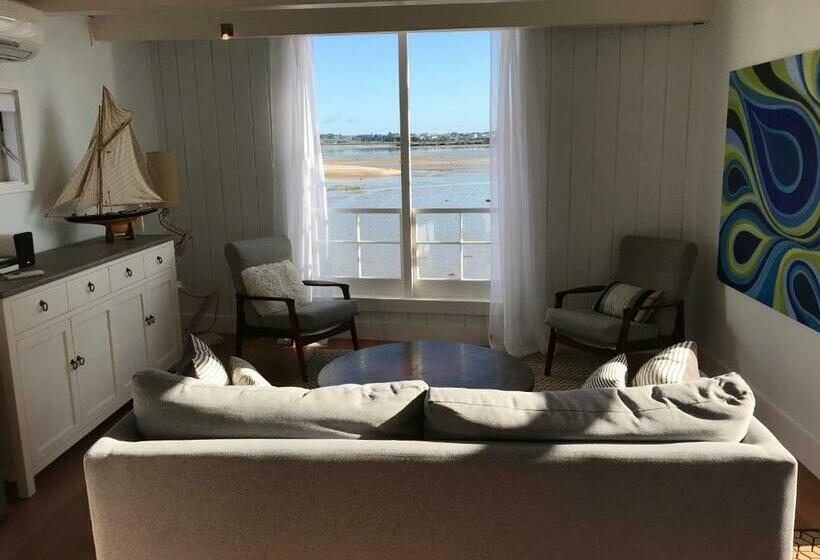 ペンション The Boat House