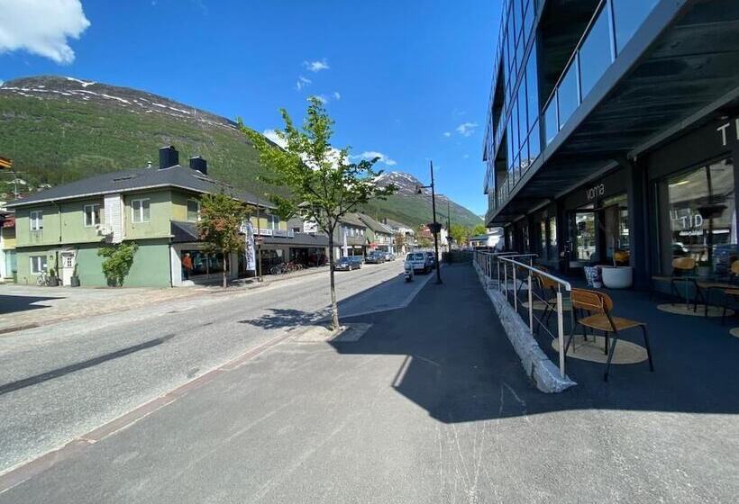 Stryn House   Hotel & Apartments