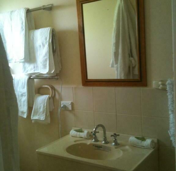 민박 At The Gallery