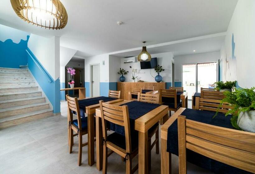 تختخواب و صبحانه Azul