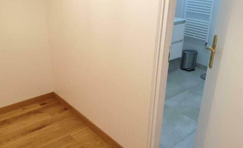 צימר Crown Roads