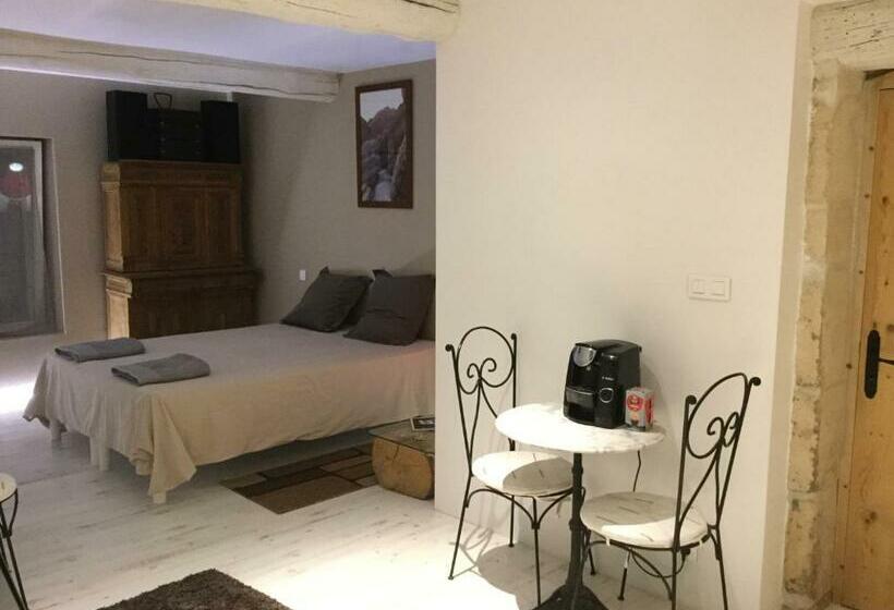 צימר Eyragues Suite Parentale
