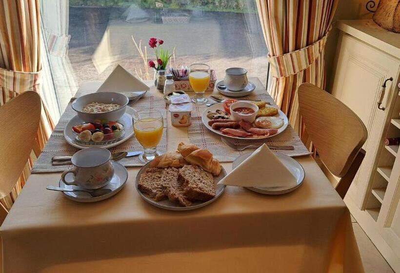 مبيت وإفطار Hillhead House, F94 F6n1