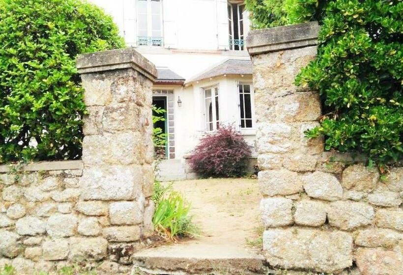 ベッドアンドブレックファースト Le Vieux Manoir