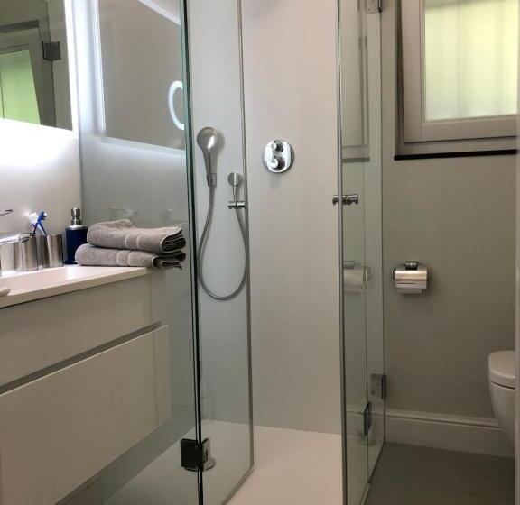 민박 Modern Palace Emma Staete