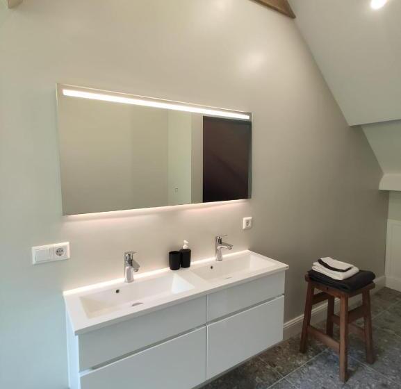 민박 Modern Palace Emma Staete