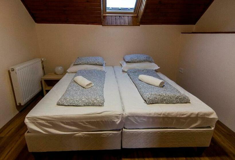 مبيت وإفطار Natúra Panzió&apartmanház