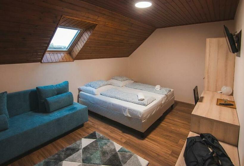 مبيت وإفطار Natúra Panzió&apartmanház