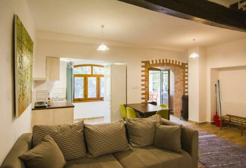 مبيت وإفطار Natúra Panzió&apartmanház