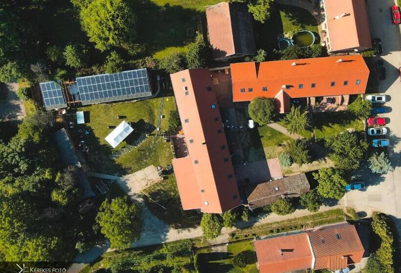 مبيت وإفطار Natúra Panzió&apartmanház