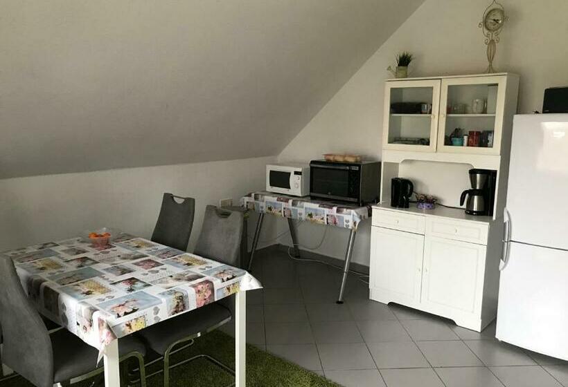 مبيت وإفطار Zum Hoambarg, Kitchen, Balcony, Bathroom