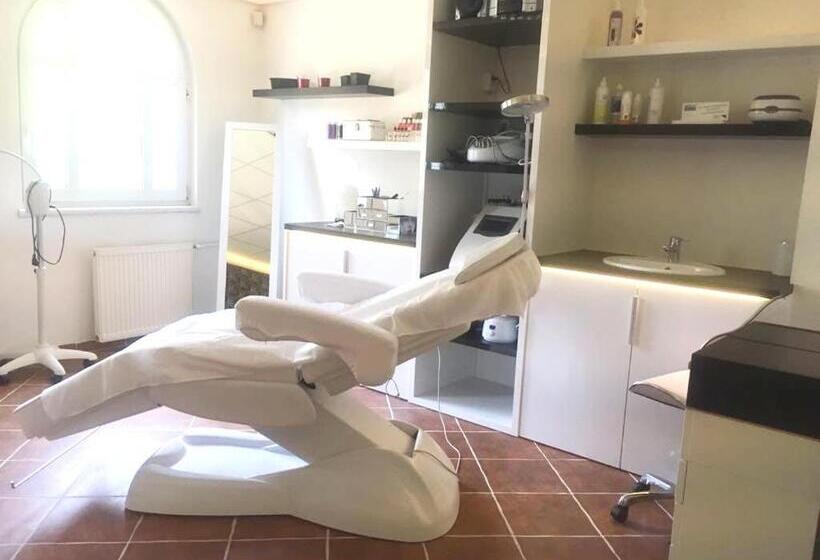 Отель Grandlux Villa & Spa