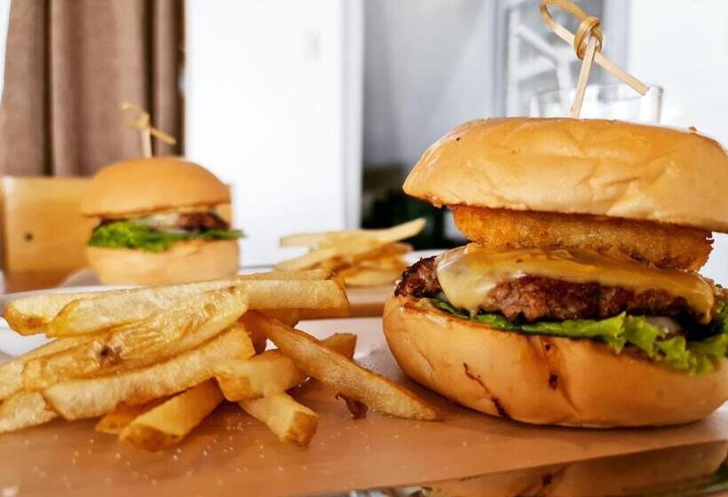 هتل La Primera Grande Beach Resort