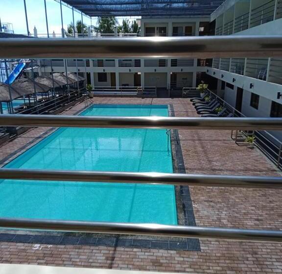 هتل La Primera Grande Beach Resort