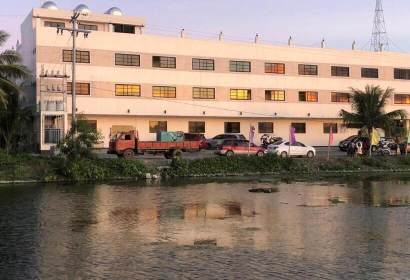 هتل La Primera Grande Beach Resort