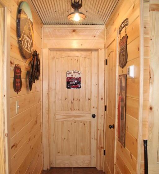 فندق Samantha S Timber Inn