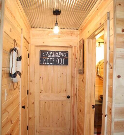 فندق Samantha S Timber Inn