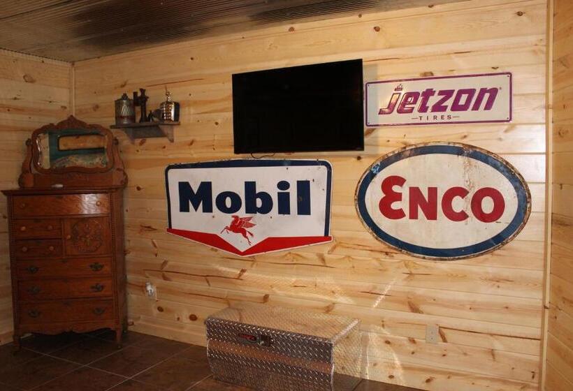 فندق Samantha S Timber Inn