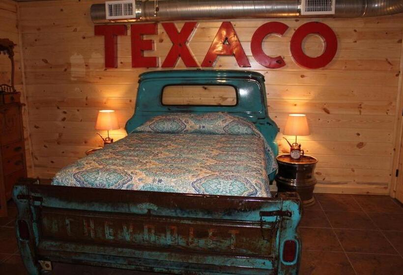 فندق Samantha S Timber Inn