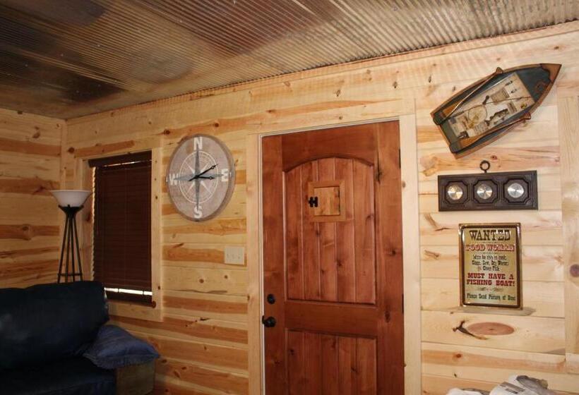 فندق Samantha S Timber Inn