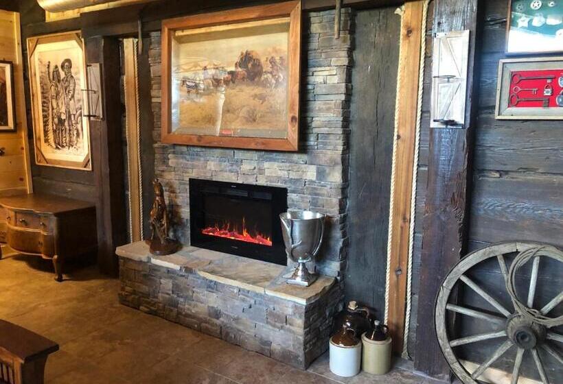 فندق Samantha S Timber Inn