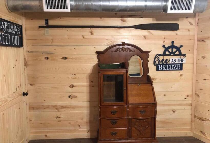 فندق Samantha S Timber Inn