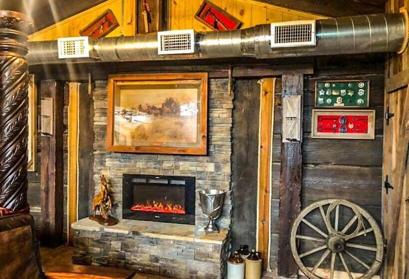 فندق Samantha S Timber Inn