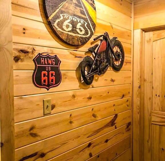 فندق Samantha S Timber Inn